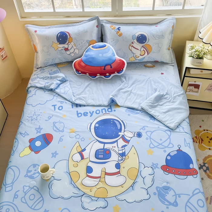 91家纺网 家纺一手货源 找家纺 博雅 2025新款A类大版数码印花冰丝凉席可组合凉感丝夏被-宇航员 绘画宇航员