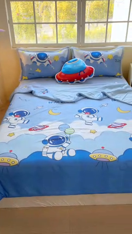 91家纺网 家纺一手货源 找家纺 博雅 2025新款A类大版数码印花冰丝凉席可组合凉感丝夏被-宇航员 太空漫步