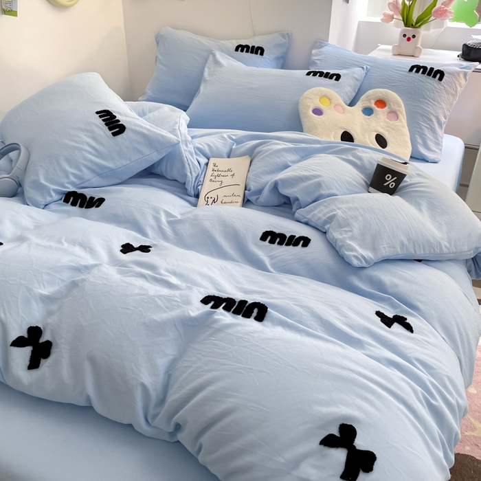 91家纺网 家纺一手货源 找家纺 优卡迪家纺馆 2025新款水洗棉毛巾绣四件套（下载文件夹包含买家秀） 迷你情结-蓝