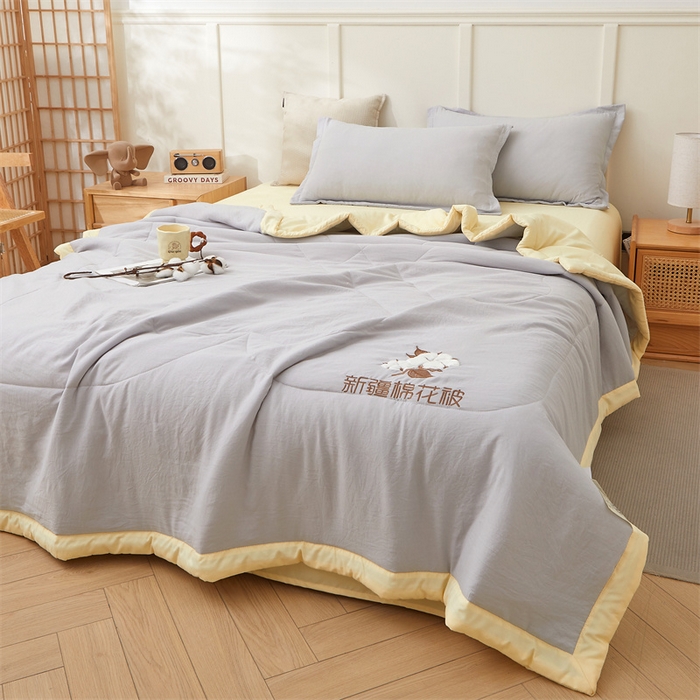 91家纺网 家纺一手货源 找家纺 西域种棉人·千百笠 2025新款A类100%新疆棉花夏凉被纯棉全棉填充毛巾绣绣花纯色双拼原棉空调被夏被 云暖-云雾灰