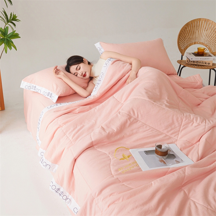 91家纺网 家纺一手货源 找家纺 西域种棉人·千百笠 2025新款A类100%新疆棉花夏凉被纯棉全棉填充毛巾绣绣花纯色双拼原棉空调被夏被 千寻仙粉