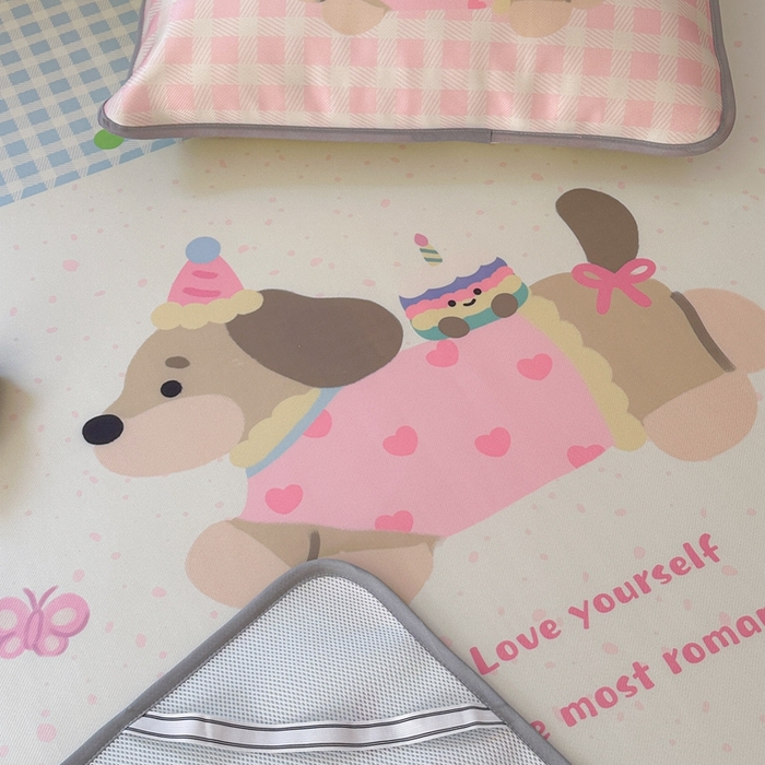 91家纺网 家纺一手货源 找家纺 美乐迪家纺 2025新款碳光凉感冰丝席 蛋糕腊肠狗