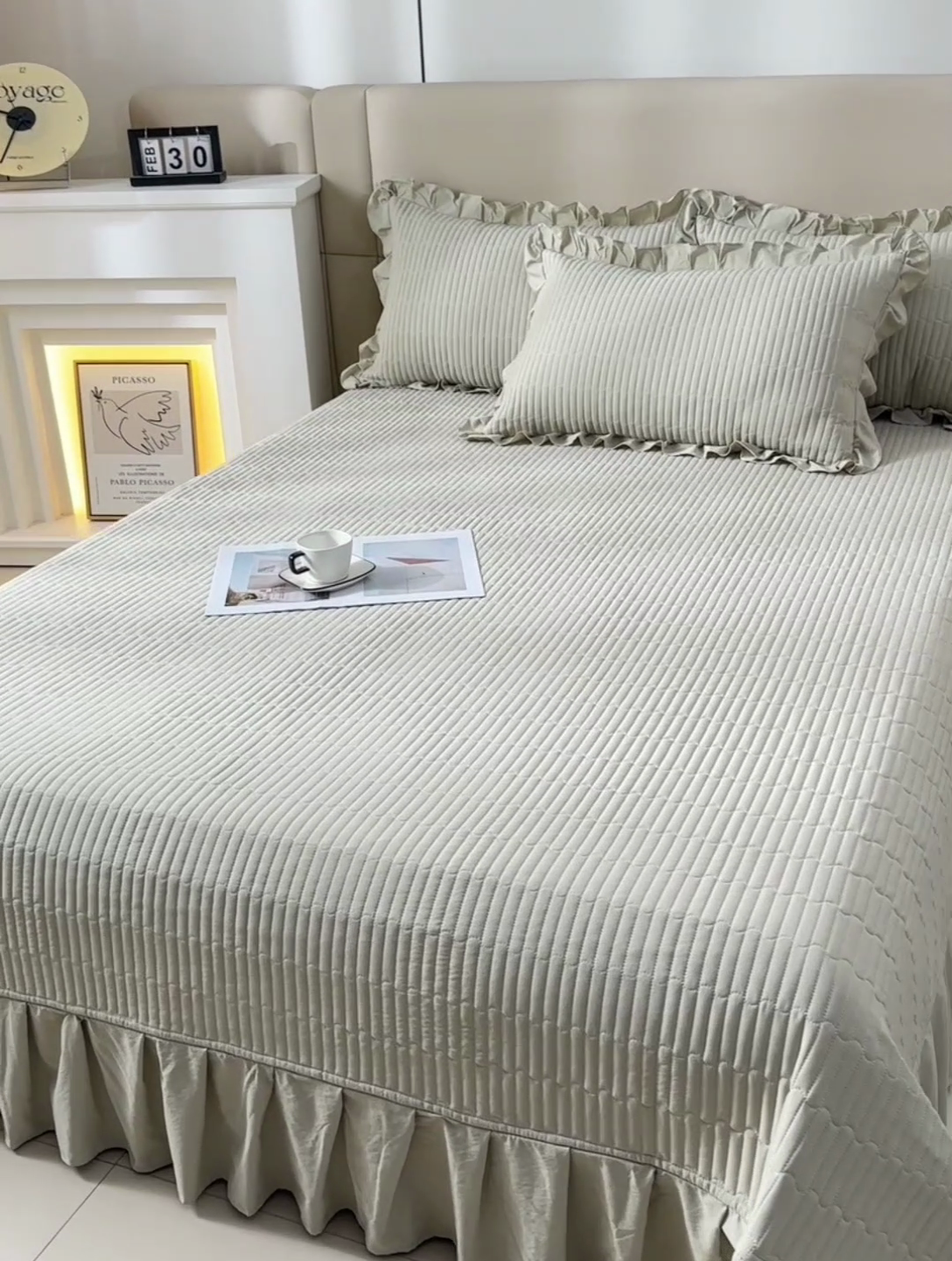 91家纺网 家纺一手货源 找家纺 星窝家纺 2025新款水洗棉花边床裙式多功能床盖三件套 经典豆绿