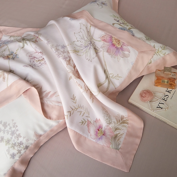 91家纺网 家纺一手货源 找家纺 薏思家纺 2025新款50支莱赛尔天丝数码印花夏被+四件套（礼盒包装） 春日落樱