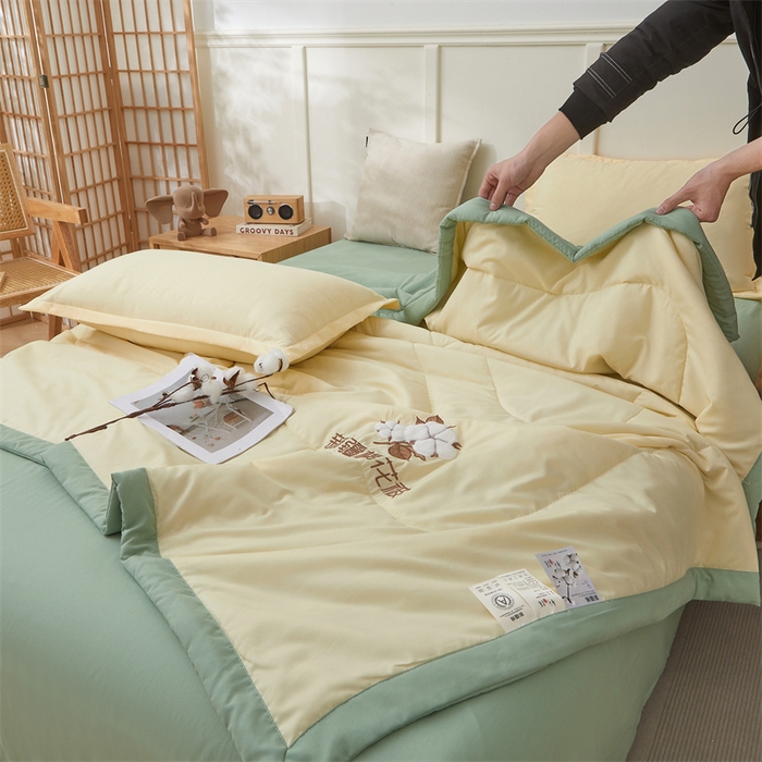 91家纺网 家纺一手货源 找家纺 西域种棉人·千百笠 2025新款A类100%新疆棉花夏凉被纯棉全棉填充毛巾绣绣花纯色双拼原棉空调被夏被 云暖-奶油黄