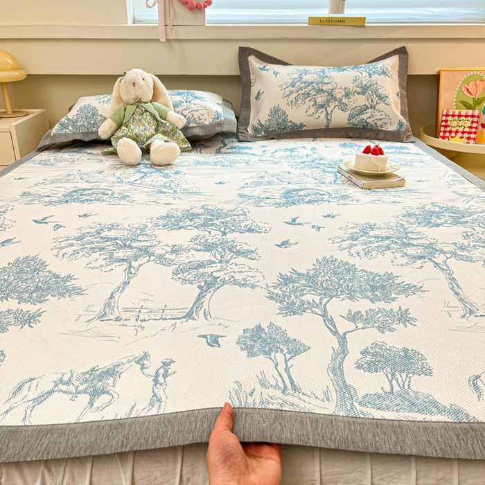 91家纺网 家纺一手货源 找家纺 花言狐语 2025新款印花真冰藤冰凉席 丛林间-蓝