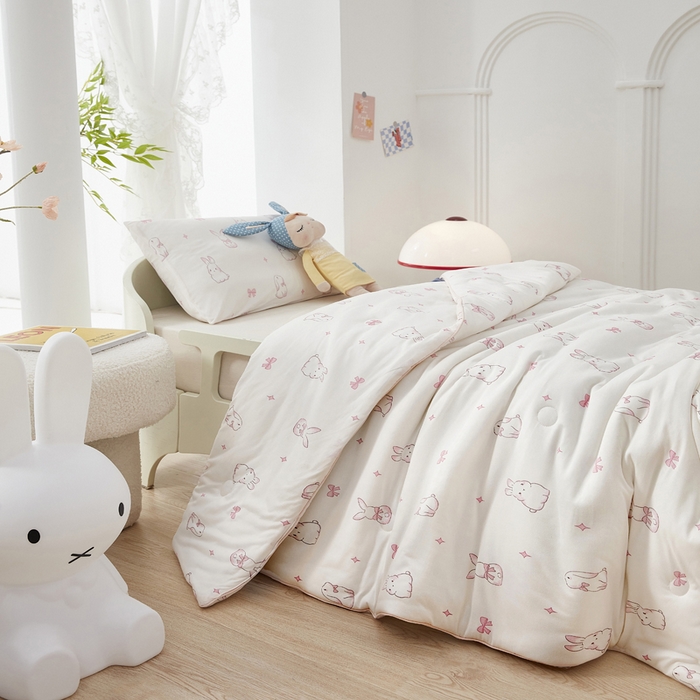 91家纺网 家纺一手货源 找家纺 （总）丝涟家居 2025新款A类双面针织棉卡通小清新滚绳工艺夏被