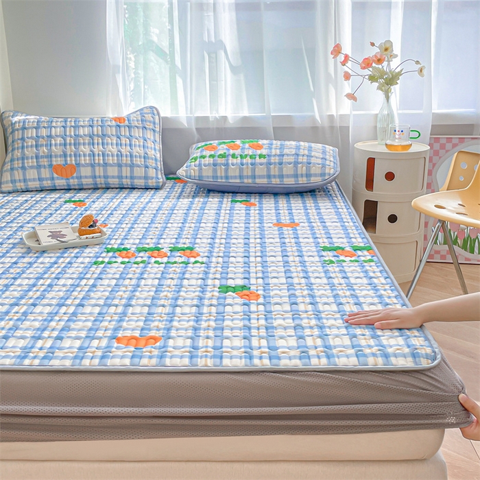 91家纺网 家纺一手货源 找家纺 布卢姆床垫 2025新款5mmA类乳胶凉席床笠套件夏被组合 拔萝卜