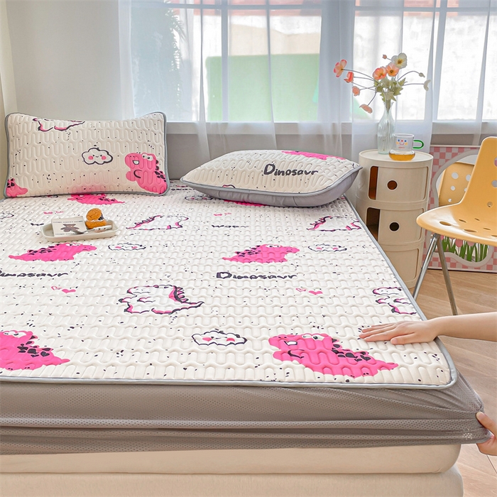 91家纺网 家纺一手货源 找家纺 布卢姆床垫 2025新款5mmA类乳胶凉席床笠套件夏被组合 小恐龙