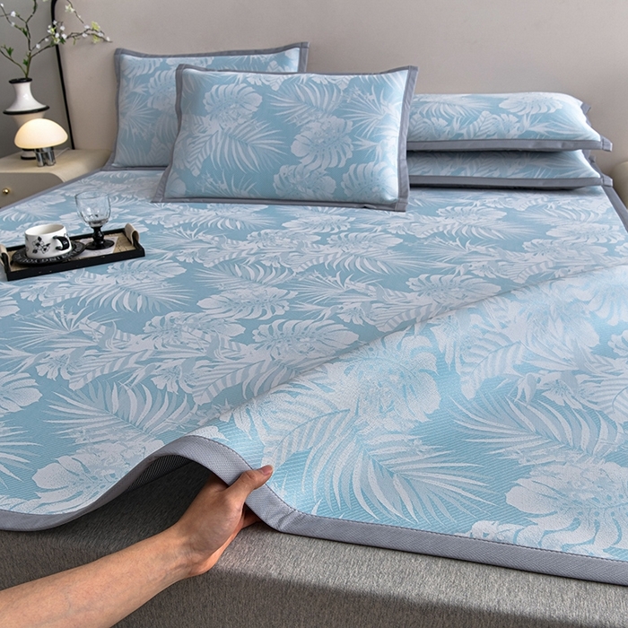 91家纺网 家纺一手货源 找家纺 芯诗曼家纺 2025新款三明治凉感丝提花冰丝席凉席 叶语恋-蓝床席款