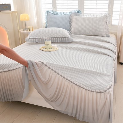 91家纺网 家纺一手货源 找家纺 （总）梦之星  2025新款凉豆豆凉席渐变床裙款三件套