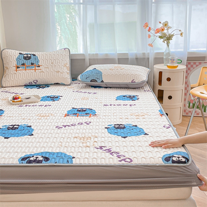 91家纺网 家纺一手货源 找家纺 布卢姆床垫 2025新款5mmA类乳胶凉席床笠套件夏被组合 小羊肖恩