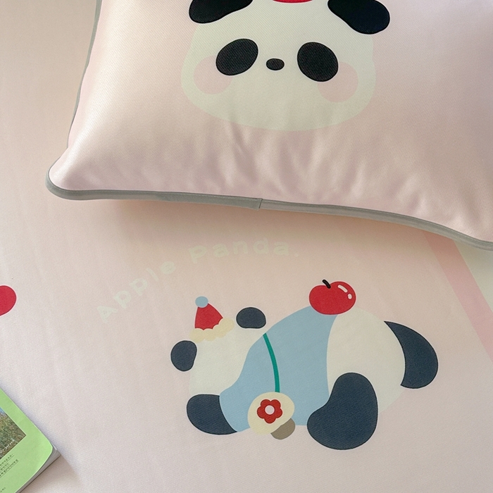 91家纺网 家纺一手货源 找家纺 美乐迪家纺 2025新款碳光凉感冰丝席 苹果熊猫