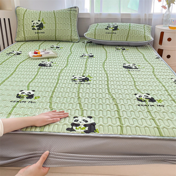 91家纺网 家纺一手货源 找家纺 布卢姆床垫 2025新款5mmA类乳胶凉席床笠套件夏被组合 欢乐熊猫