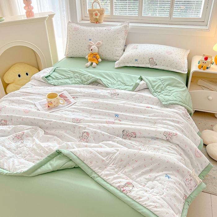 91家纺网 家纺一手货源 找家纺 西域种棉人·千百笠 2025新款A类新疆棉花夏凉被加宽包边水洗棉卡通印花吸湿透气棉花夏被空调被 凌香 招财猫