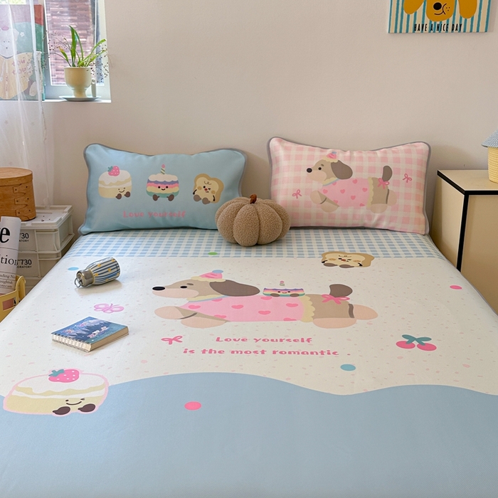 91家纺网 家纺一手货源 找家纺 美乐迪家纺 2025新款碳光凉感冰丝席 蛋糕腊肠狗