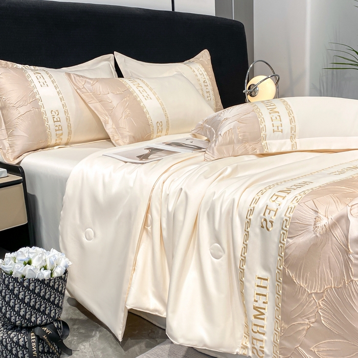 91家纺网 家纺一手货源 找家纺 子曰 2025新款金丝提花浮雕刺绣水洗真丝夏被四件套夏凉被空调被 花语-米白