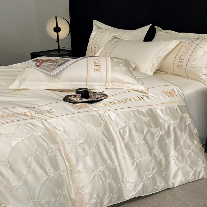 91家纺网 家纺一手货源 找家纺 米彩家纺 2025新款A类水洗真丝金丝浮雕提花绣花四件套 富蝶-奶白