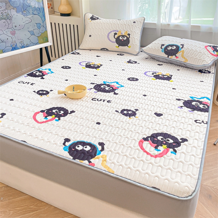 91家纺网 家纺一手货源 找家纺 布卢姆床垫 2025新款5mmA类乳胶凉席床笠套件夏被组合 可爱煤球