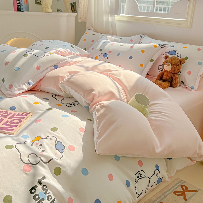 91家纺网 家纺一手货源 找家纺 悦织湾家纺 2025新款亲肤芦荟棉四件套轻奢印花磨毛床上用品亲肤棉四件套 彩点小熊