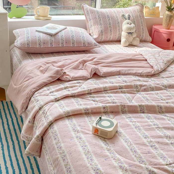 91家纺网 家纺一手货源 找家纺 老帅的工厂店 2025新款a类云感双层纱7a抗菌夏被床盖四件套 赫本