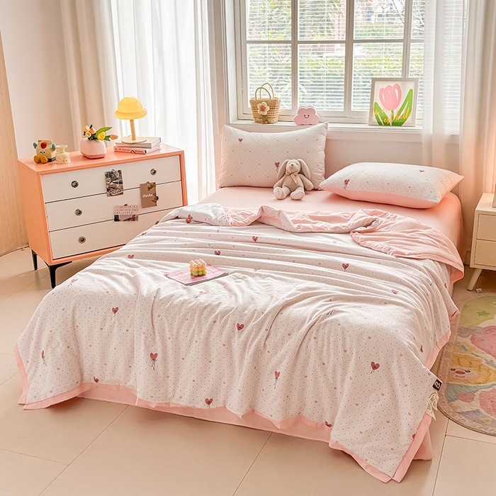 91家纺网 家纺一手货源 找家纺 金喜 2025新款小清新风格有氧针织双层纱大豆被夏被四件套 爱心气球