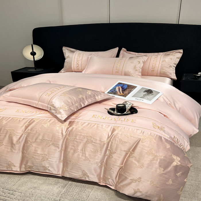 91家纺网 家纺一手货源 找家纺 米彩家纺 2025新款A类水洗真丝金丝浮雕提花绣花四件套 富蝶-粉玉