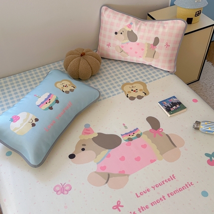 91家纺网 家纺一手货源 找家纺 美乐迪家纺 2025新款碳光凉感冰丝席 蛋糕腊肠狗