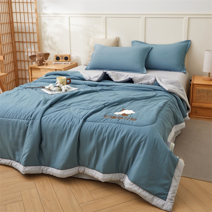 91家纺网 家纺一手货源 找家纺 西域种棉人·千百笠 2025新款A类100%新疆棉花夏凉被纯棉全棉填充毛巾绣绣花纯色双拼原棉空调被夏被 云暖-海岛蓝