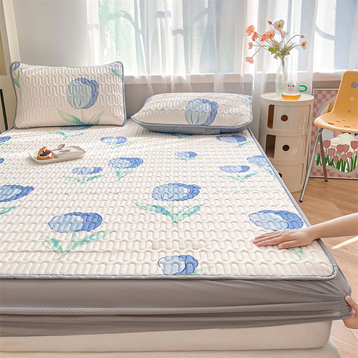 91家纺网 家纺一手货源 找家纺 布卢姆床垫 2025新款5mmA类乳胶凉席床笠套件夏被组合 郁金香-蓝