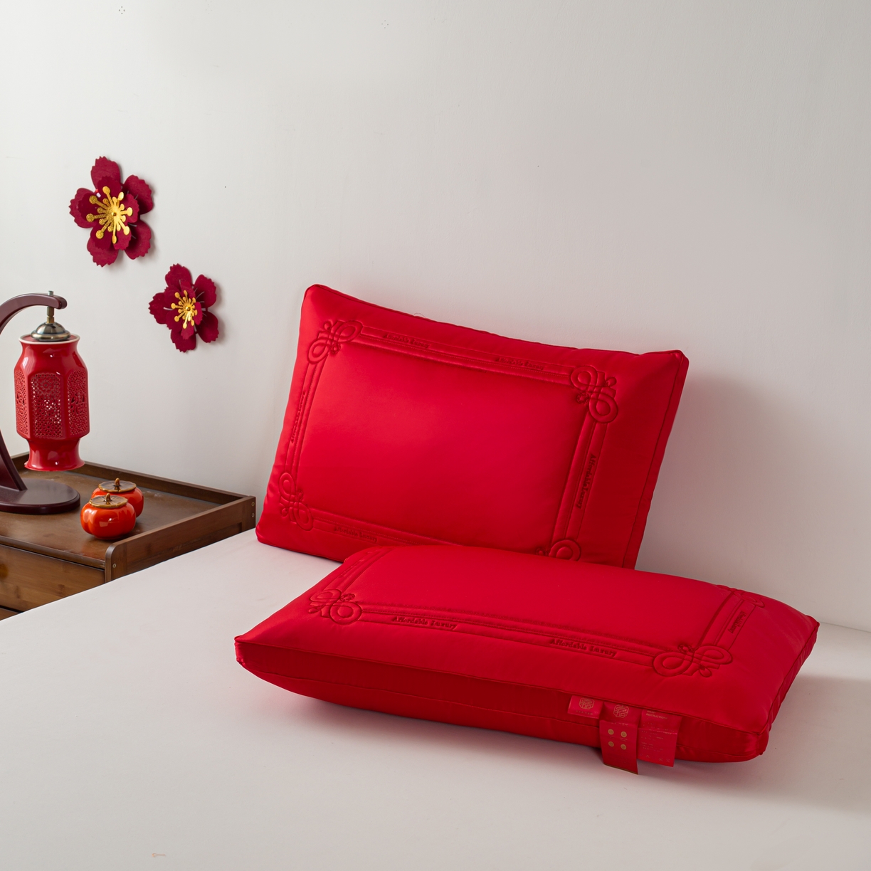 91家纺网 家纺一手货源 找家纺 贤内助家纺 2025新款传世之禧婚庆羽丝枕头枕芯保健枕护肩枕 大红