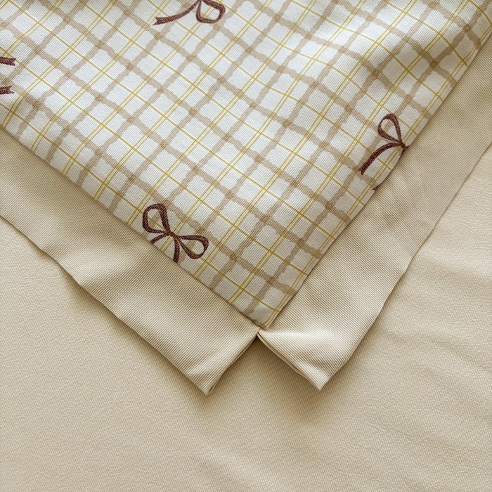 91家纺网 家纺一手货源 找家纺 金喜 2025新款小清新风格有氧针织双层纱大豆被夏被四件套 蝴蝶结