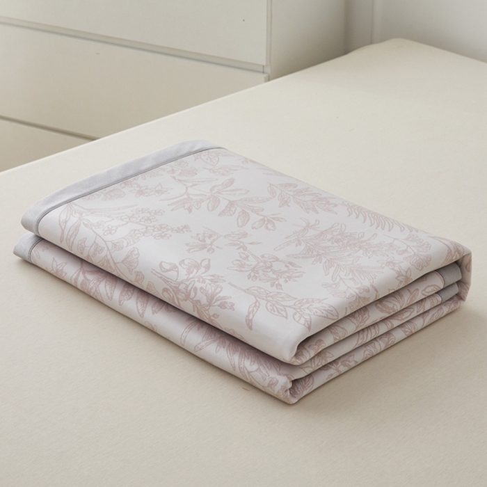 91家纺网 家纺一手货源 找家纺 曲宿家纺 2025新款高分子色织提花软凉席系列 葱郁-粉