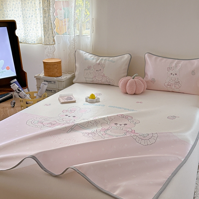 91家纺网 家纺一手货源 找家纺 美乐迪家纺 2025新款碳光凉感冰丝席 甜心兔