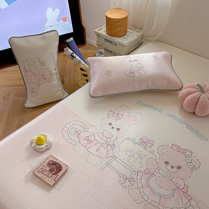 91家纺网 家纺一手货源 找家纺 美乐迪家纺 2025新款碳光凉感冰丝席 甜心兔