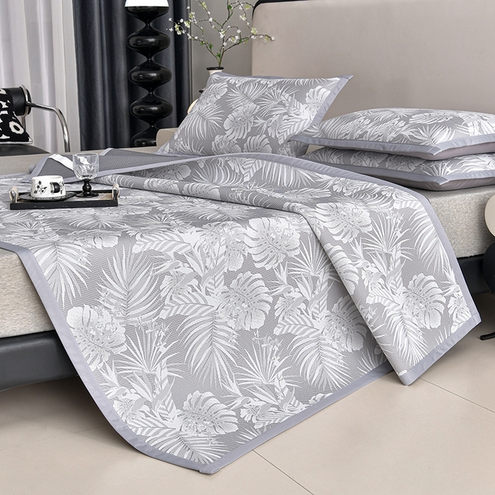 91家纺网 家纺一手货源 找家纺 芯诗曼家纺 2025新款三明治凉感丝提花冰丝席凉席 叶语恋-灰床席款