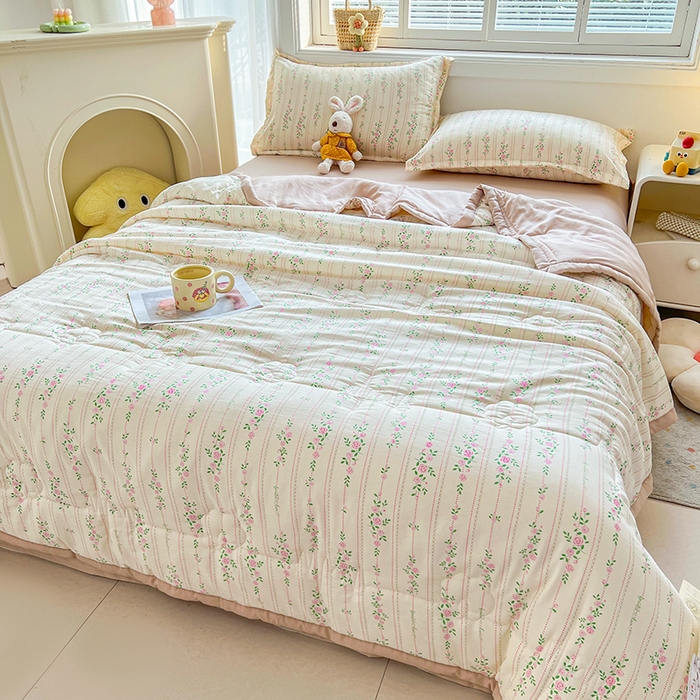 91家纺网 家纺一手货源 找家纺 西域种棉人·千百笠 2025新款A类新疆棉花夏凉被加宽包边水洗棉卡通印花吸湿透气棉花夏被空调被 凌香 紫藤花