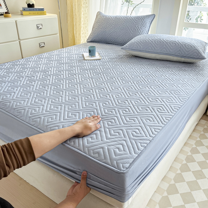 91家纺网 家纺一手货源 找家纺 卡伦家纺 2025新款水洗磨毛夹棉床笠系列 回形格-浅灰