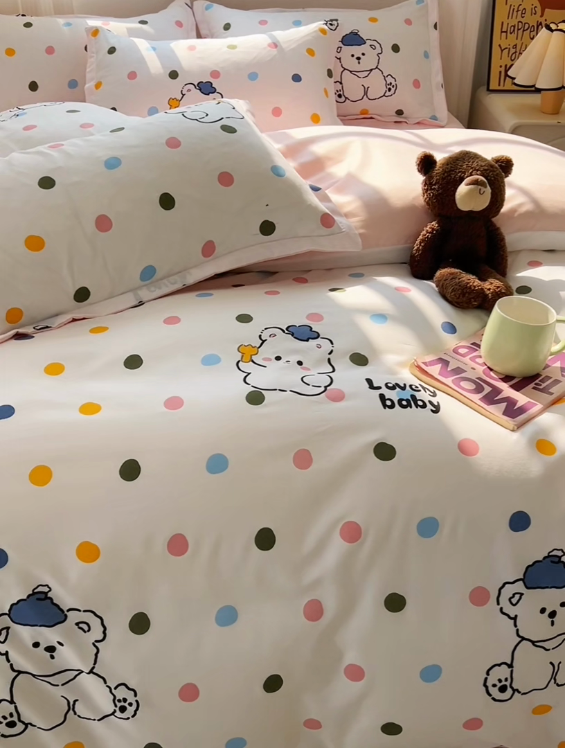 91家纺网 家纺一手货源 找家纺 悦织湾家纺 2025新款亲肤芦荟棉四件套轻奢印花磨毛床上用品亲肤棉四件套 彩点小熊