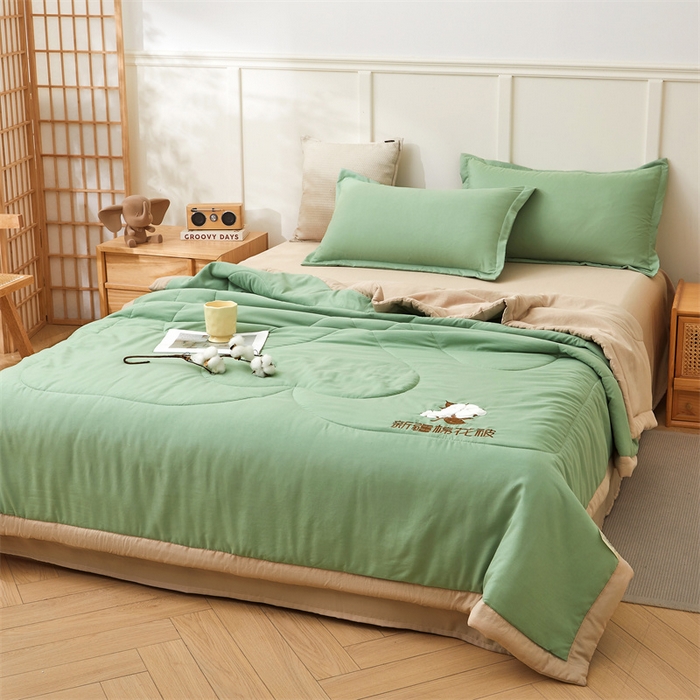 91家纺网 家纺一手货源 找家纺 西域种棉人·千百笠 2025新款A类100%新疆棉花夏凉被纯棉全棉填充毛巾绣绣花纯色双拼原棉空调被夏被 云暖-青果绿