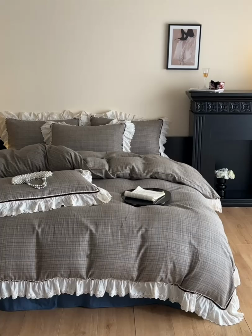 91家纺网 家纺一手货源 找家纺 蓝邻家纺 2025春夏新款全棉纯棉复古双层纱花边织带款四件套 梵可