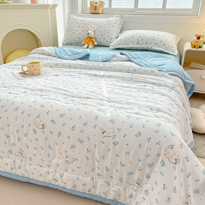 91家纺网 家纺一手货源 找家纺 西域种棉人·千百笠 2025新款A类新疆棉花夏凉被加宽包边水洗棉卡通印花吸湿透气棉花夏被空调被 凌香 优雅猫