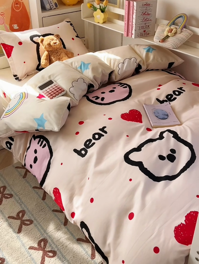 91家纺网 家纺一手货源 找家纺 悦织湾家纺 2025新款印花学生宿舍亲肤芦荟棉三件套单双人四件套轻奢印花磨毛床上用品 爱心熊