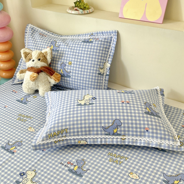 91家纺网 家纺一手货源 找家纺 新印象  2025新款花边老粗布床单款床笠款三件套蓝色小恐龙