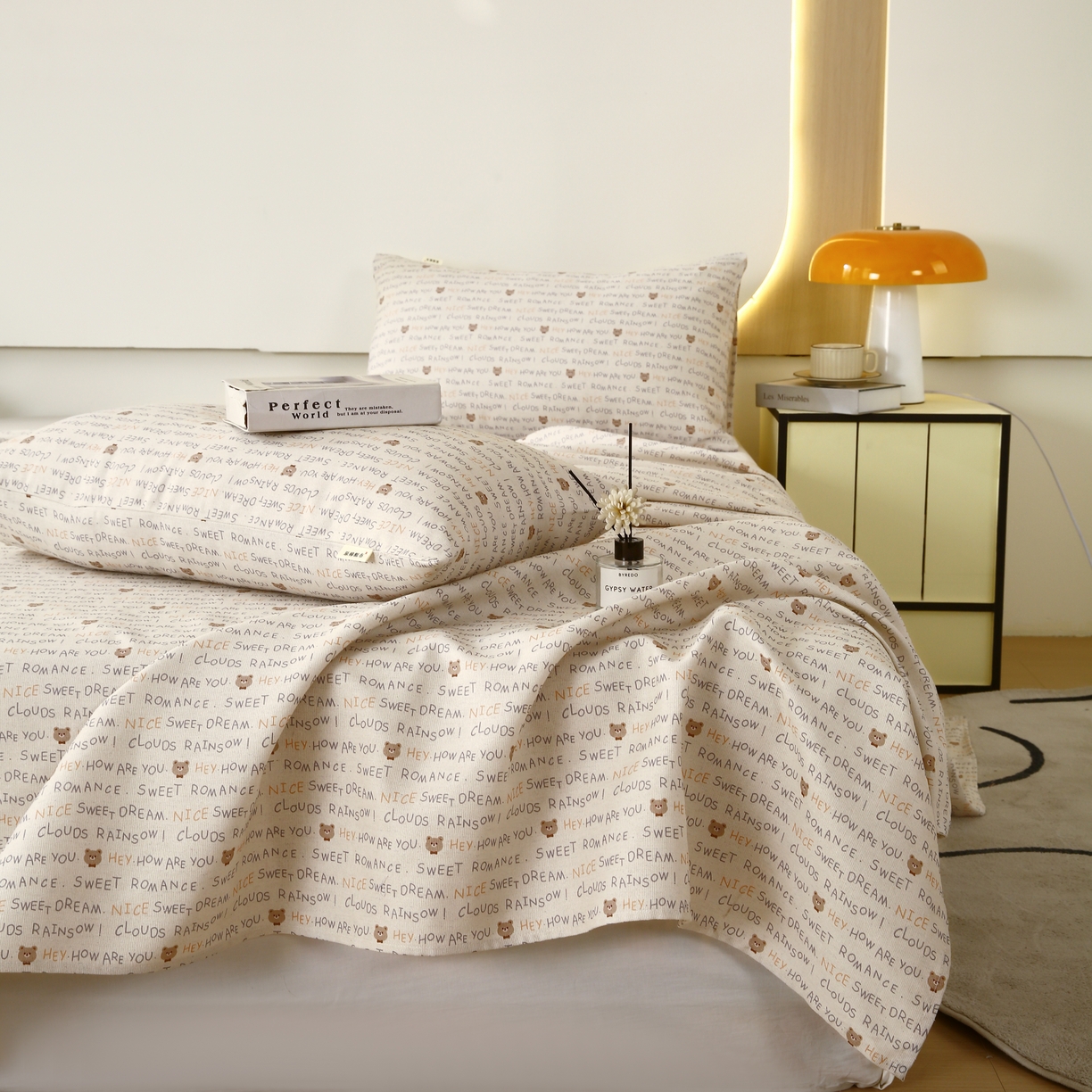 91家纺网 家纺一手货源 找家纺 爱彼家纺 2025新款锦柔老粗布席子凉席床单 字母小熊