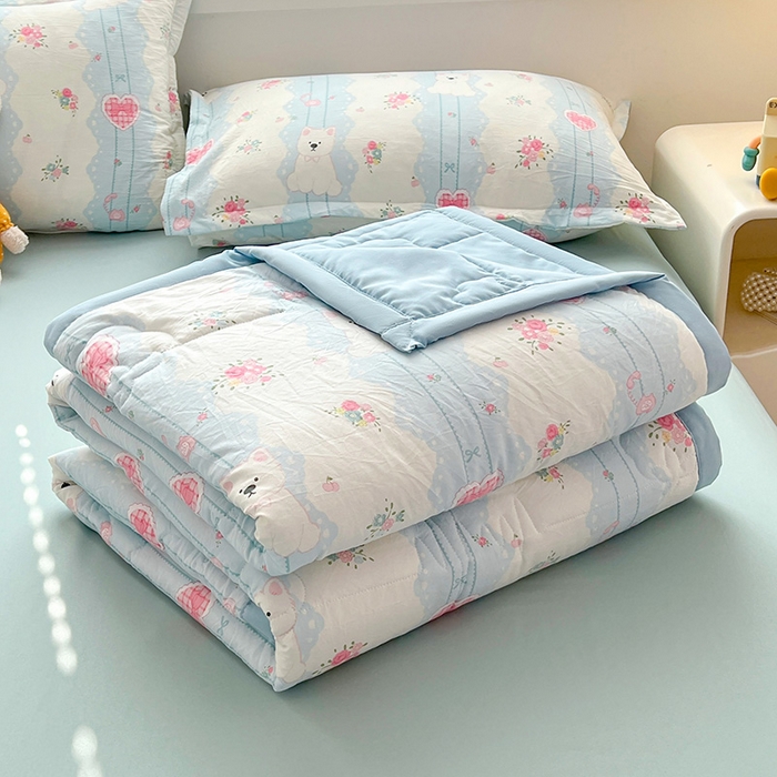 91家纺网 家纺一手货源 找家纺 西域种棉人·千百笠 2025新款A类新疆棉花夏凉被加宽包边水洗棉卡通印花吸湿透气棉花夏被空调被 凌香 爱心狗