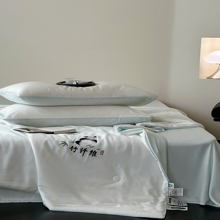 卡巴伦2025新款A类天竹刺绣蚕蛹蛋白纤维夏被四件套 熊猫-冰白蓝