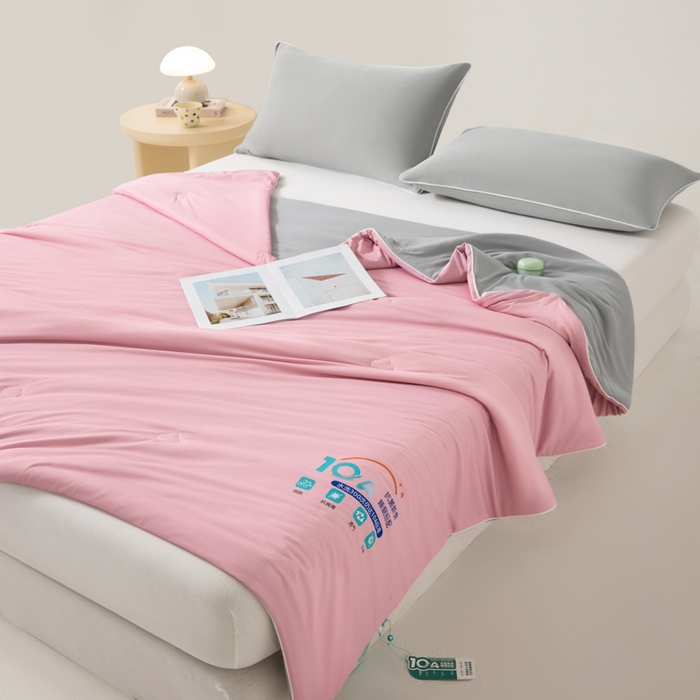 91家纺网 家纺一手货源 找家纺 宝士康家纺 2025春夏新款10A抗菌凉感丝夏被夏凉被空调被 桃桃云灰