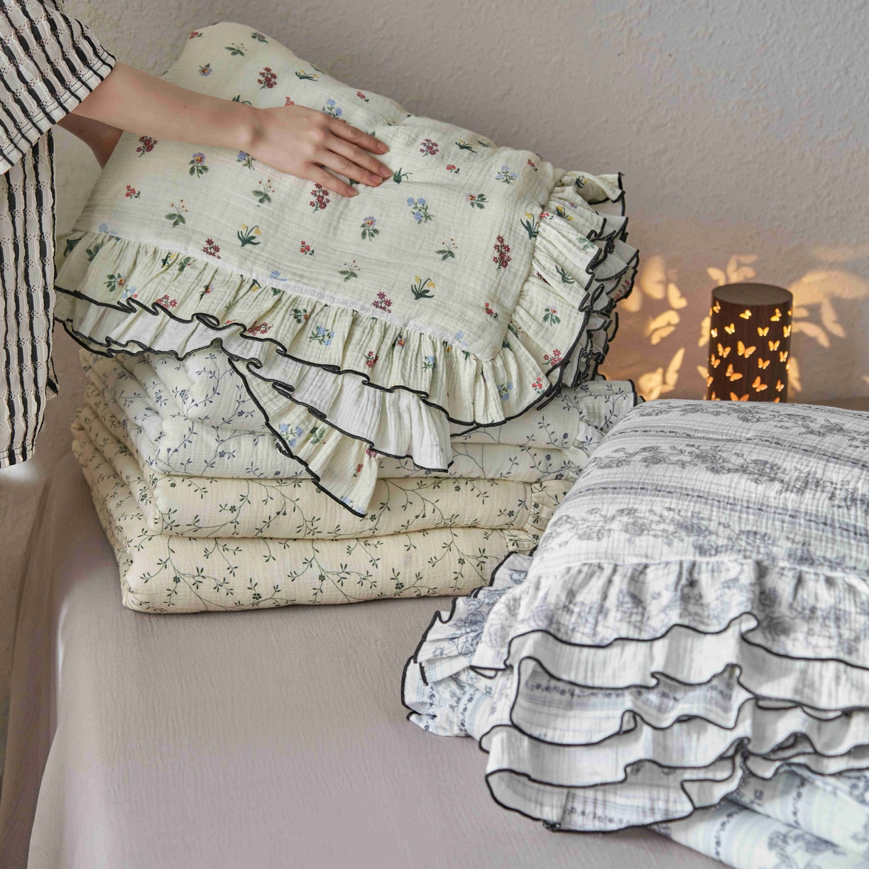 91家纺网 家纺一手货源 找家纺 安莱生活 2025年全棉纯棉精梳棉双层纱绉纱数码印花夏被夏凉被空调被-系列二 组合图仅做展示