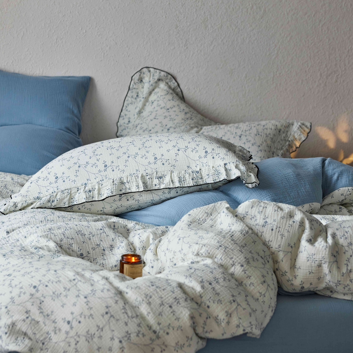 91家纺网 家纺一手货源 找家纺 安莱生活 2025新款全棉纯棉精梳棉双层纱绉纱数码印花四件套系列二 花开半夏-蓝